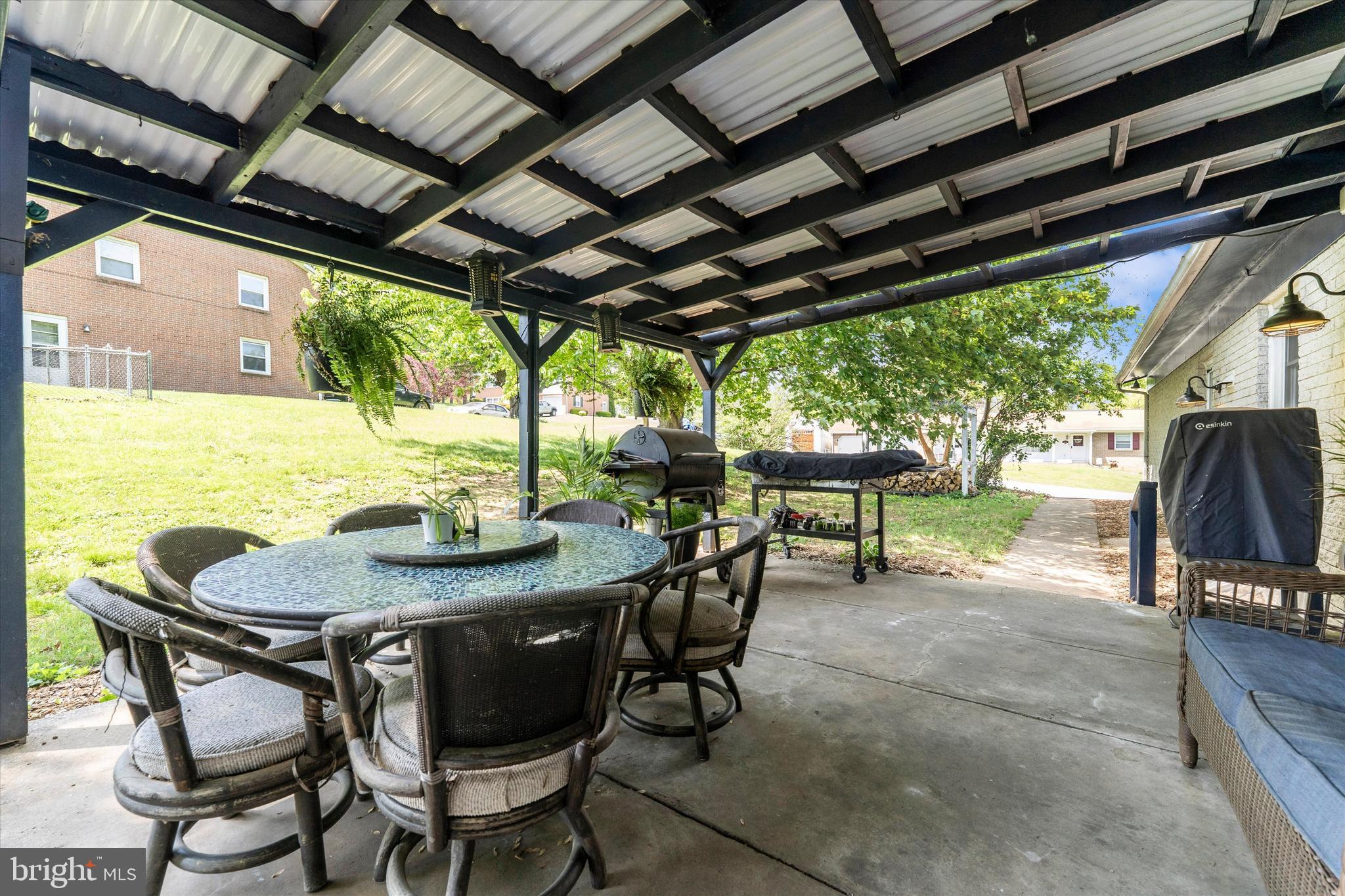 9708 FERNWOOD LANE