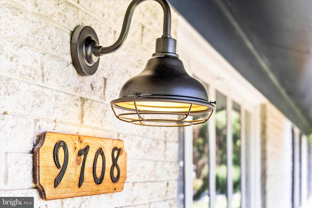 9708 FERNWOOD LANE