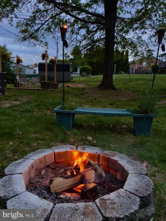 9708 FERNWOOD LANE