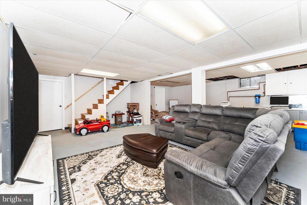 9708 FERNWOOD LANE