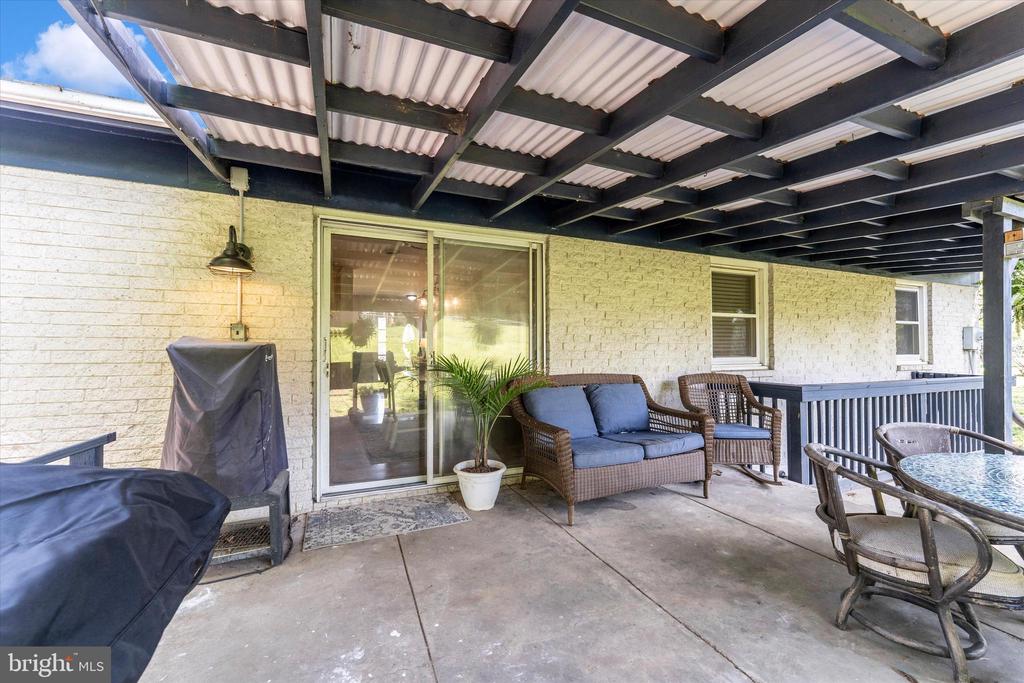9708 FERNWOOD LANE