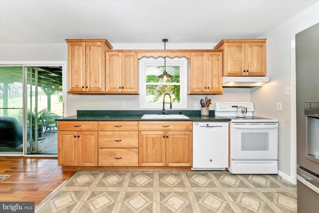 9708 FERNWOOD LANE