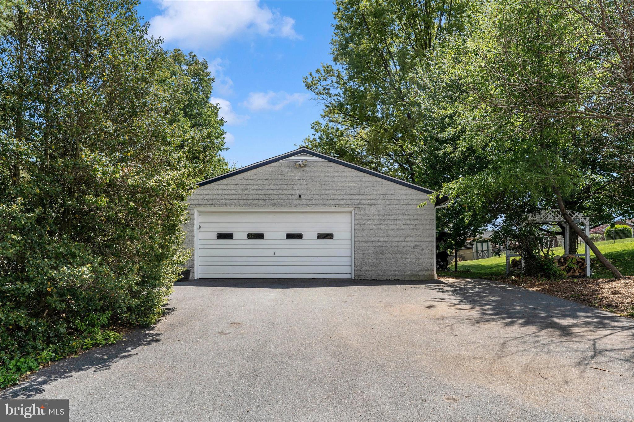9708 FERNWOOD LANE