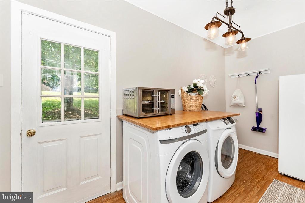 9708 FERNWOOD LANE