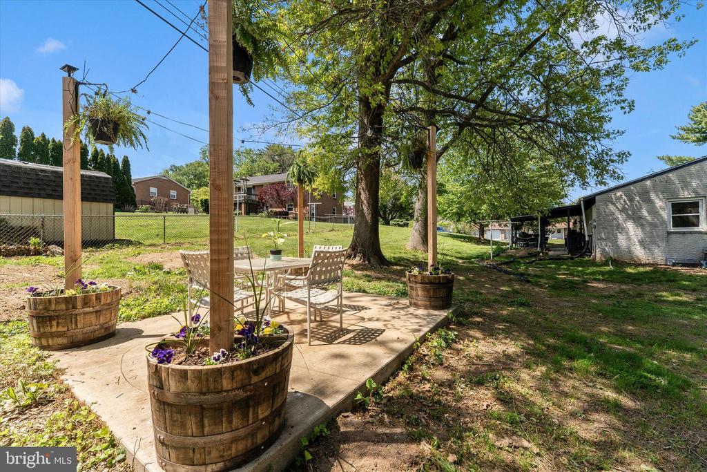 9708 FERNWOOD LANE