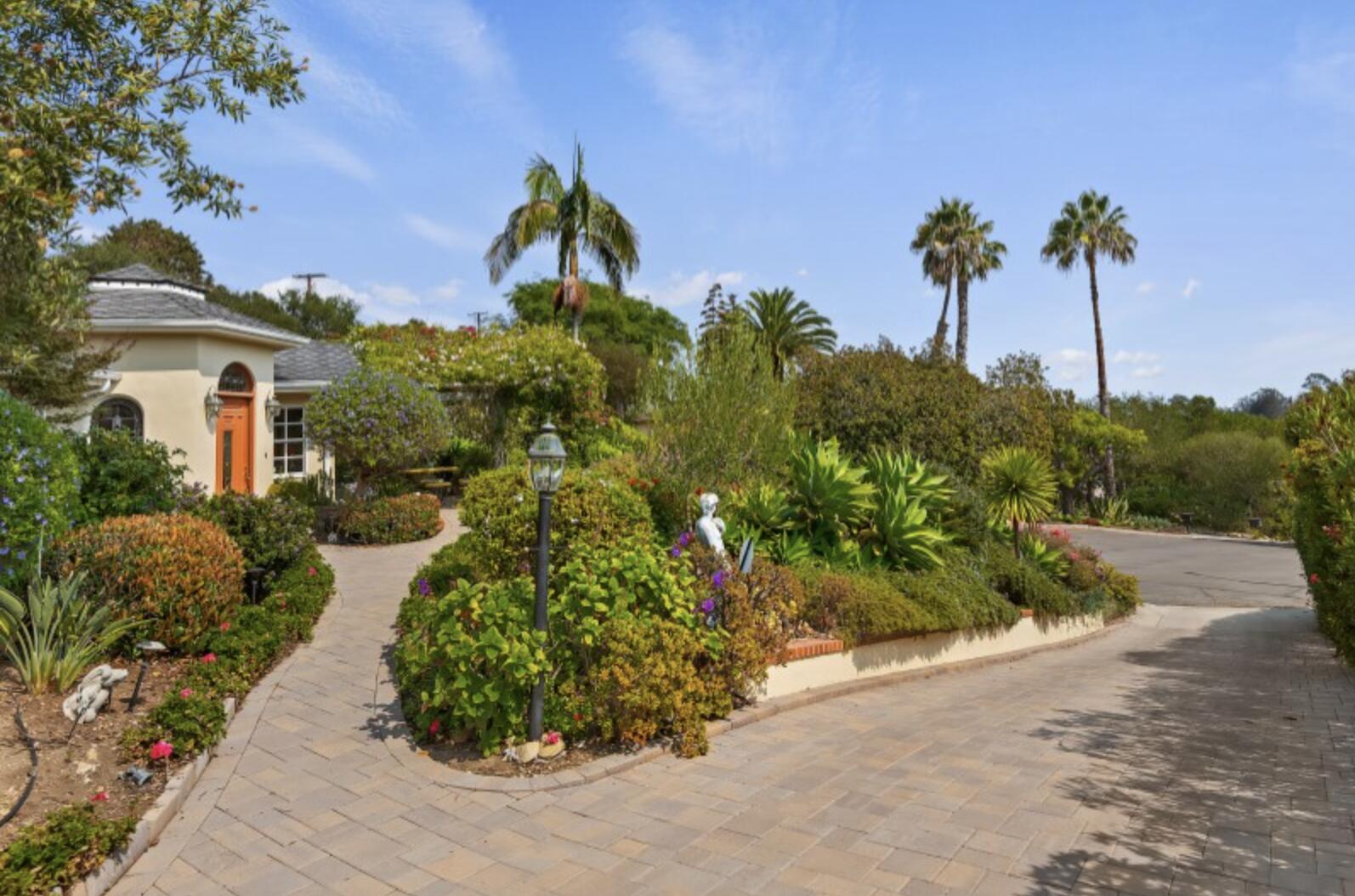 902 Aleeda Lane