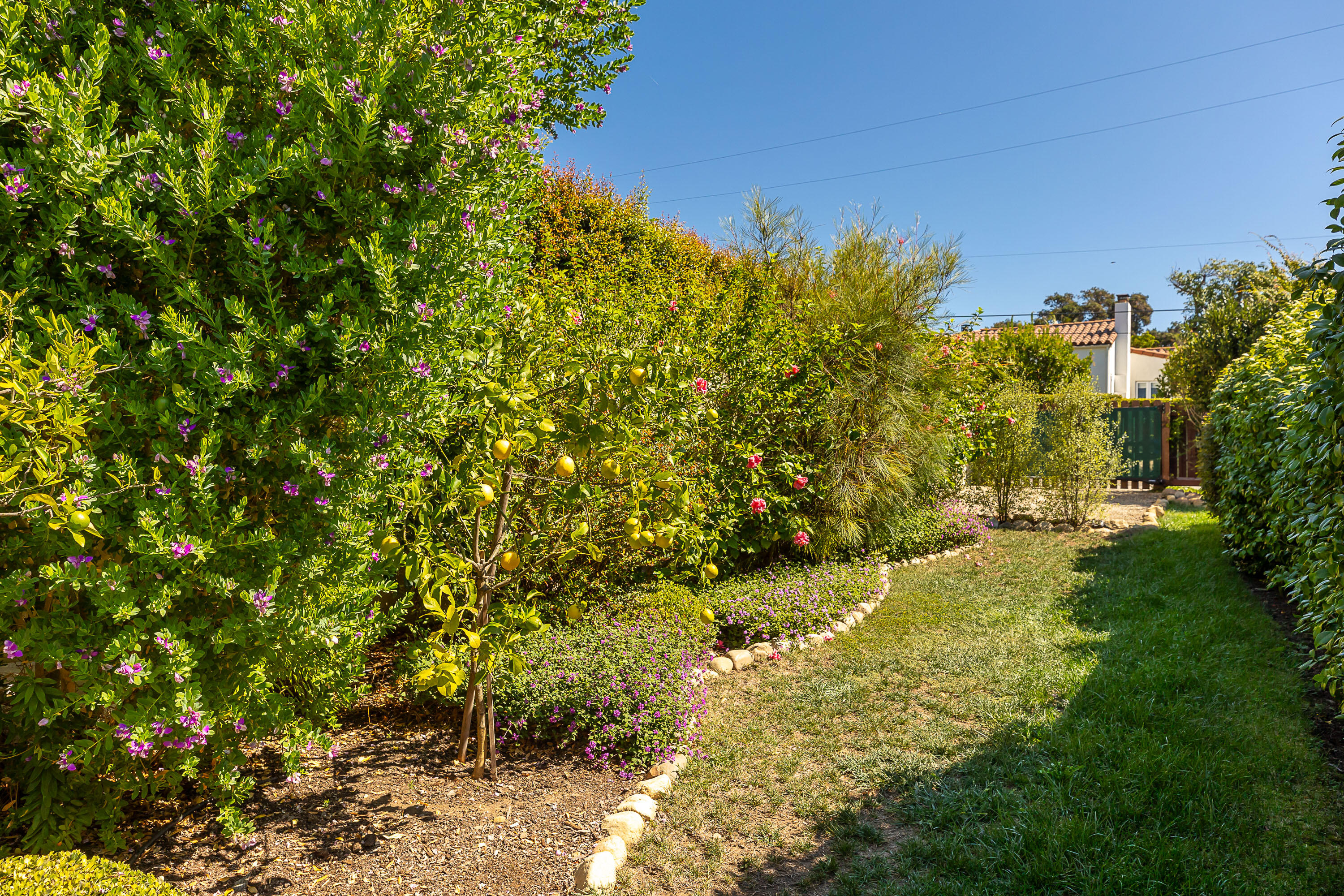 2166 E Valley Road
