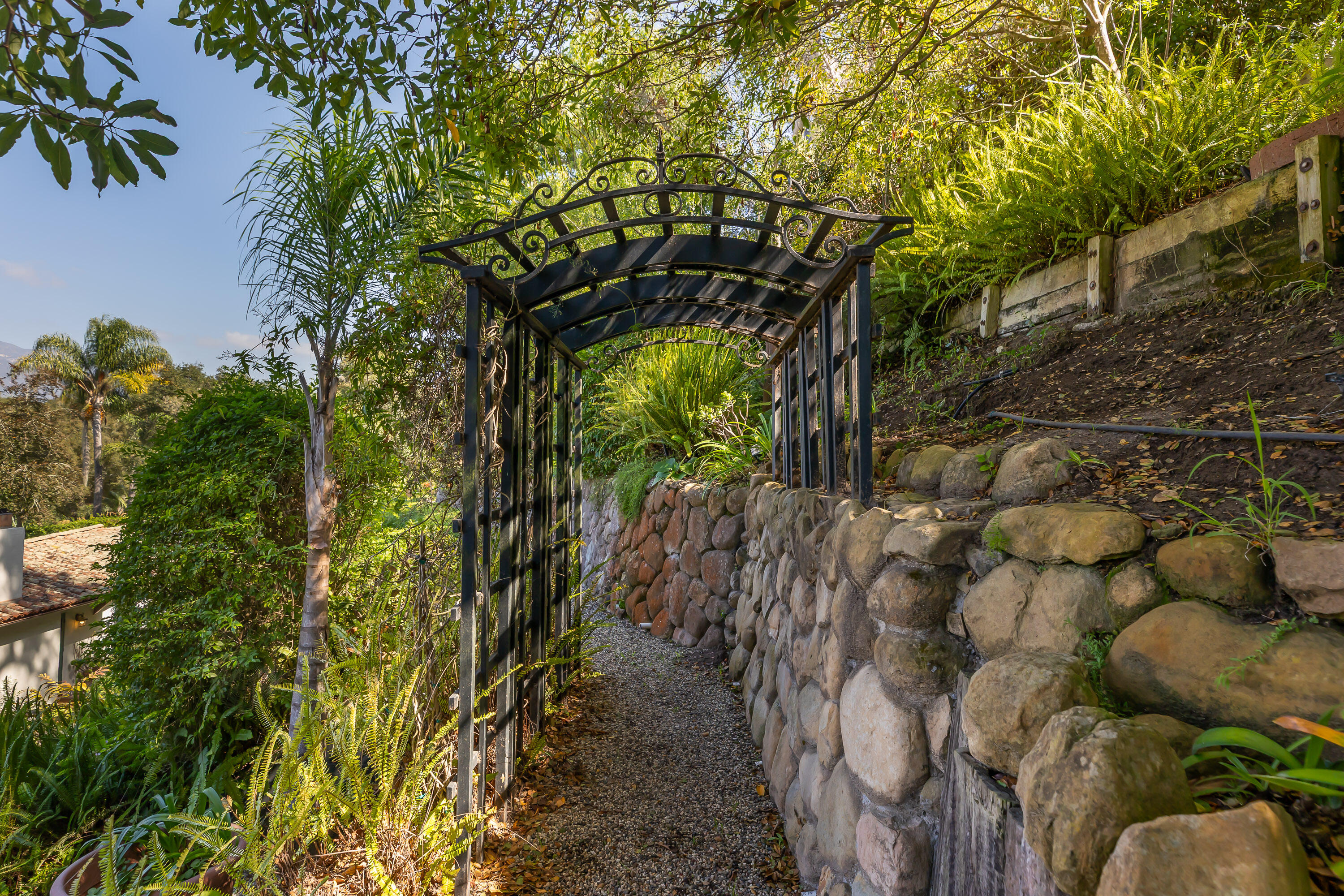 4015 Lago Drive, SANTA BARBARA