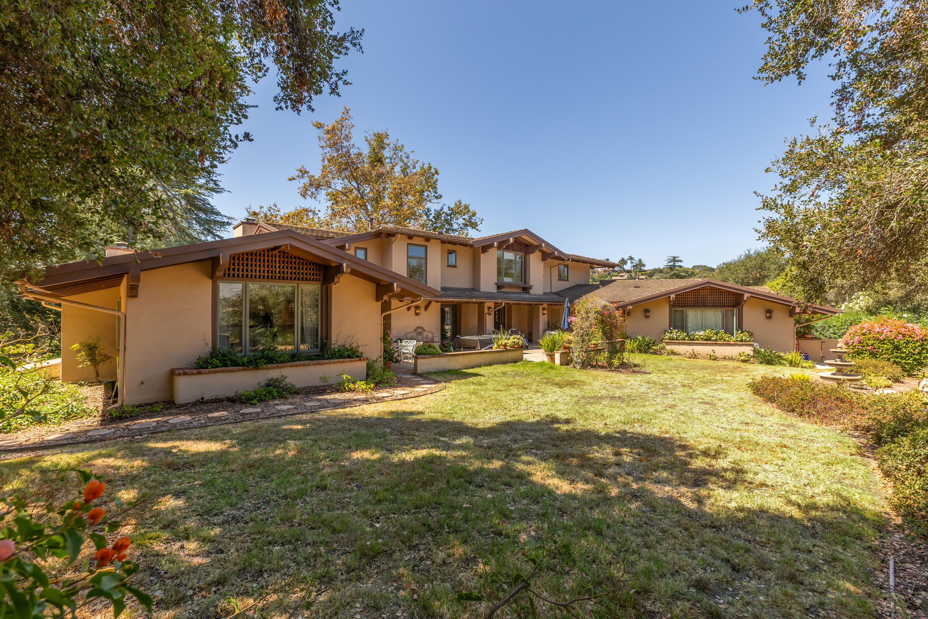 375 Las Palmas Drive