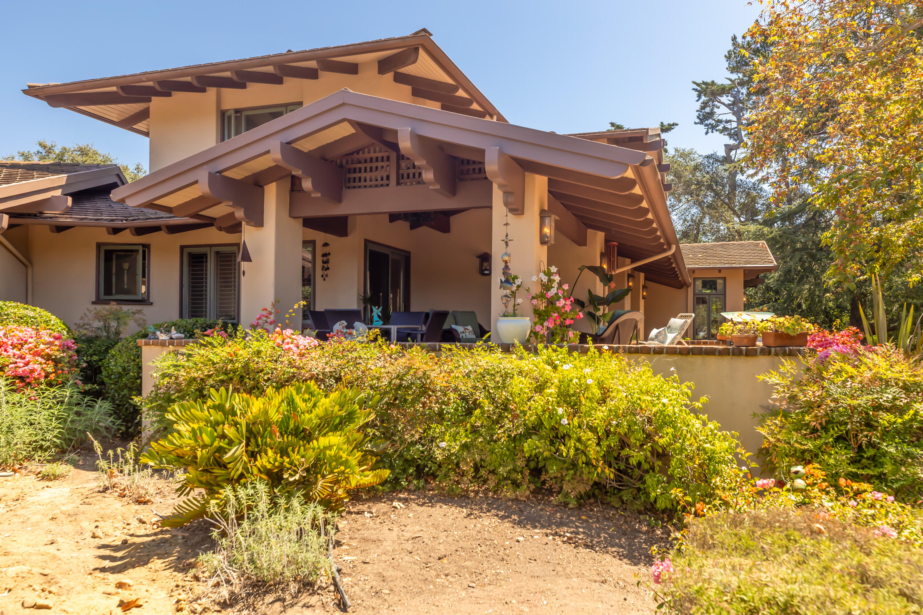 375 Las Palmas Drive