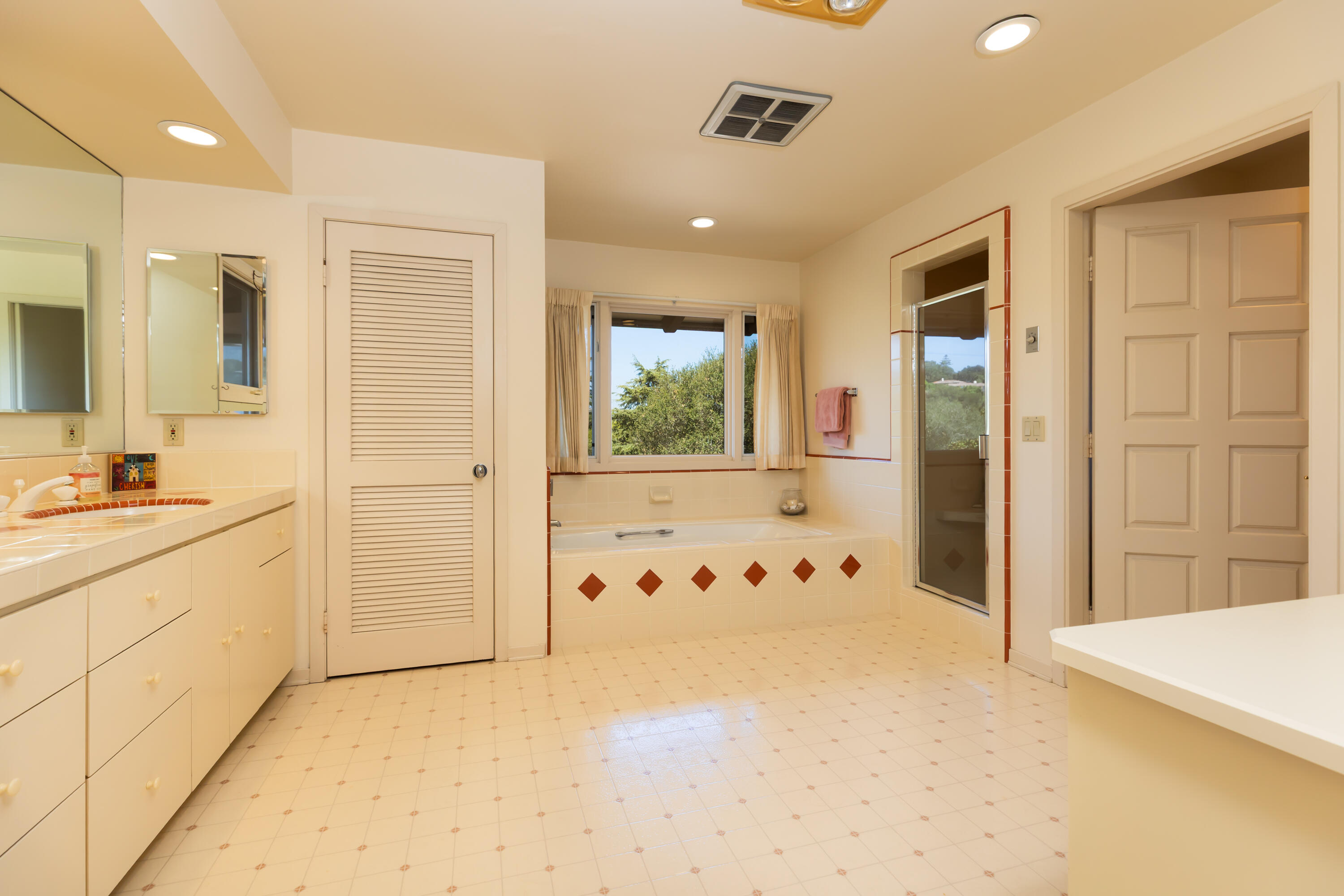 375 Las Palmas Drive