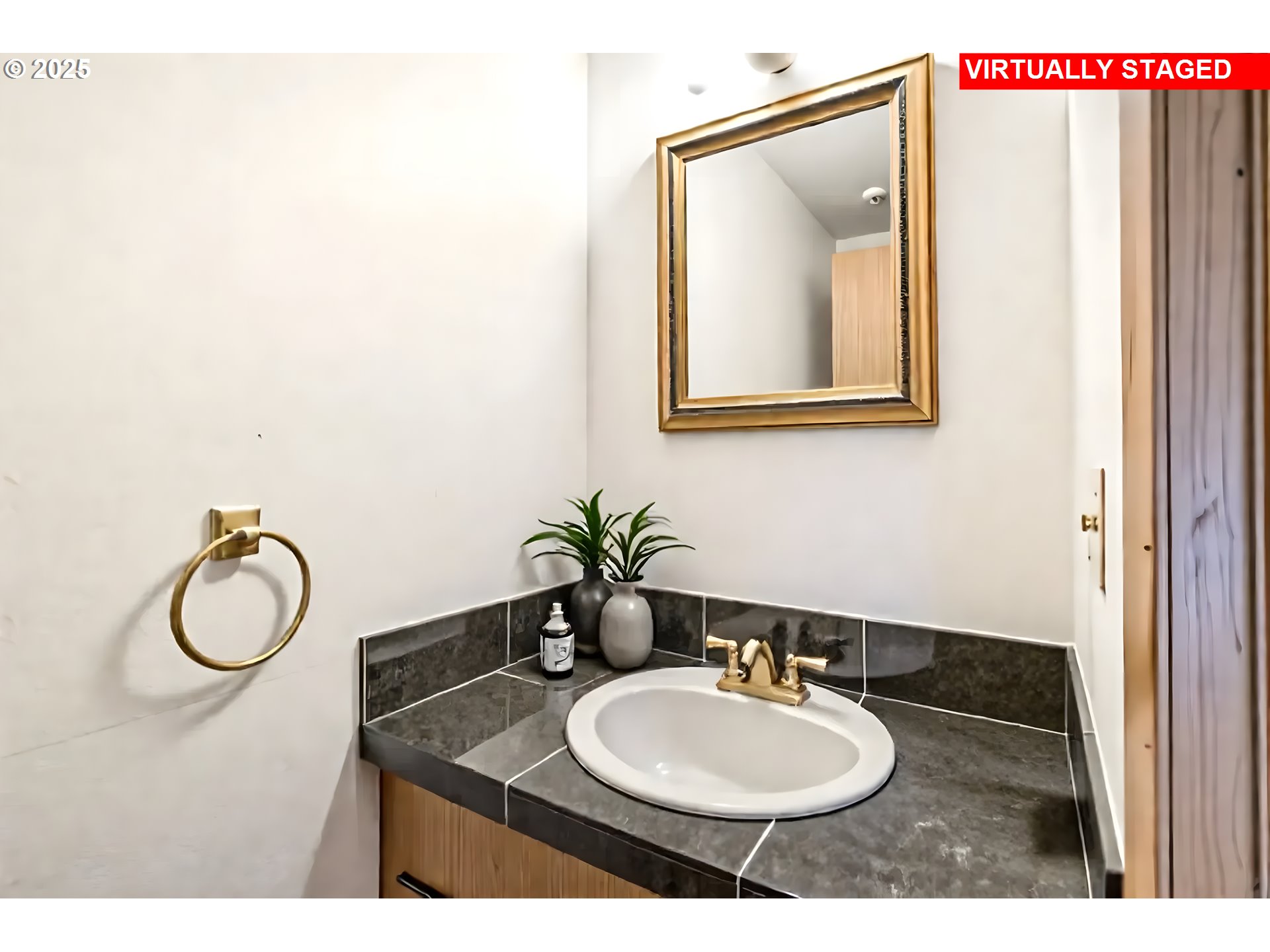 6838 N COLUMBIA BLVD