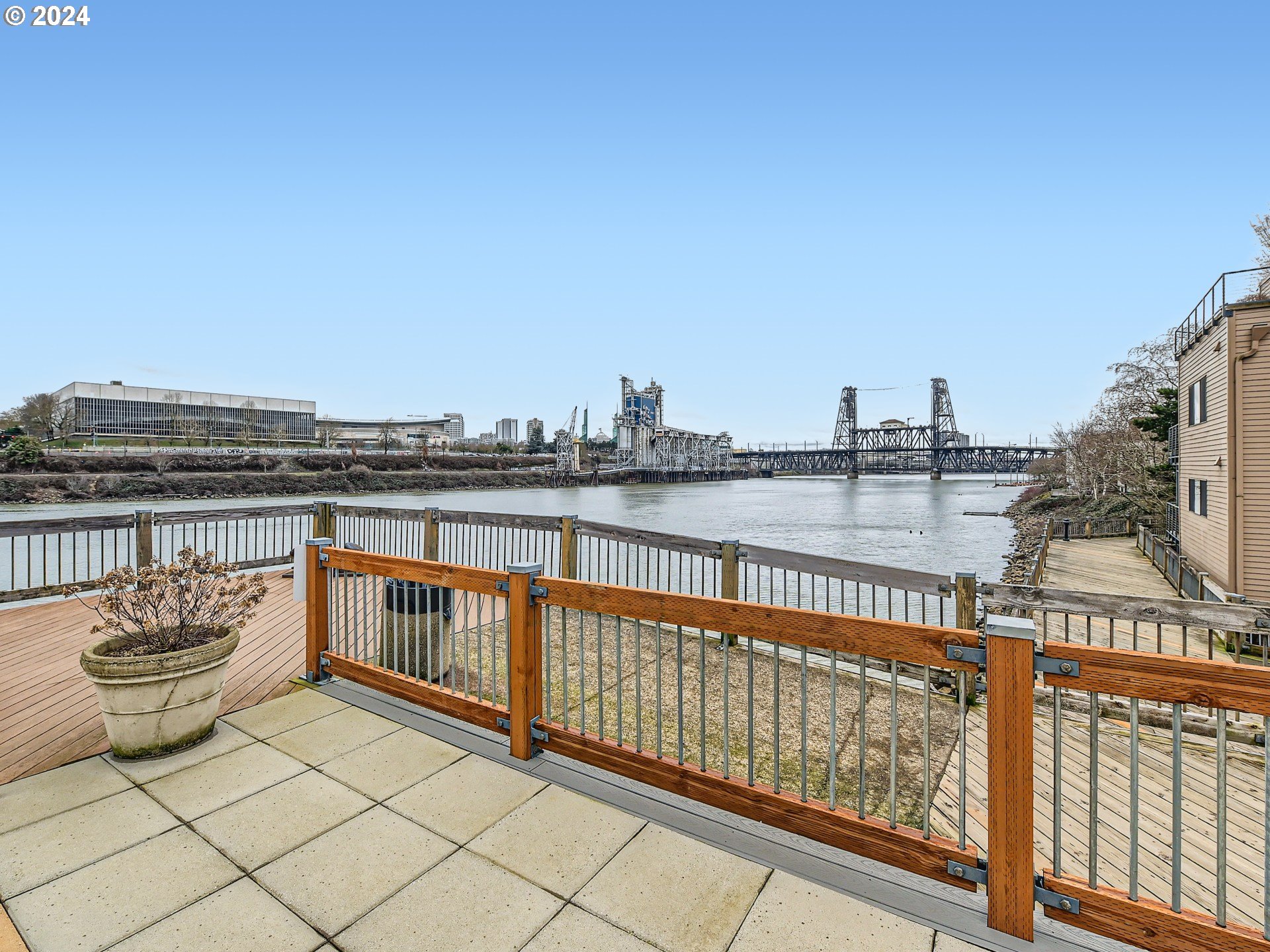 930 NW NAITO PKWY K16