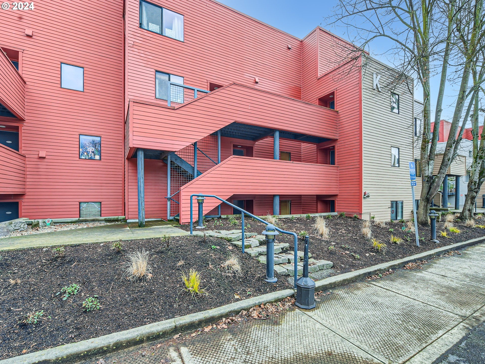 930 NW NAITO PKWY K16