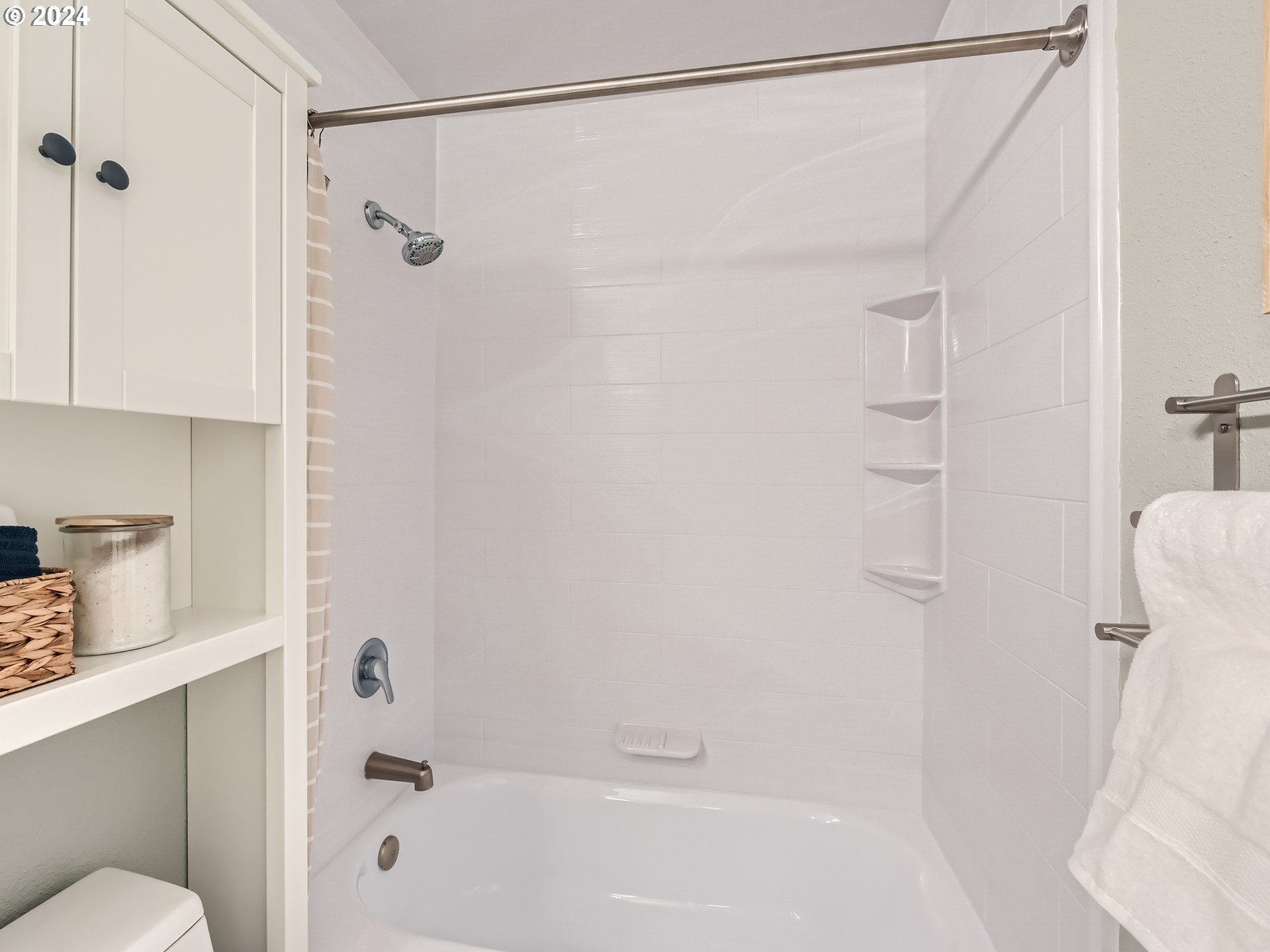 930 NW NAITO PKWY K16