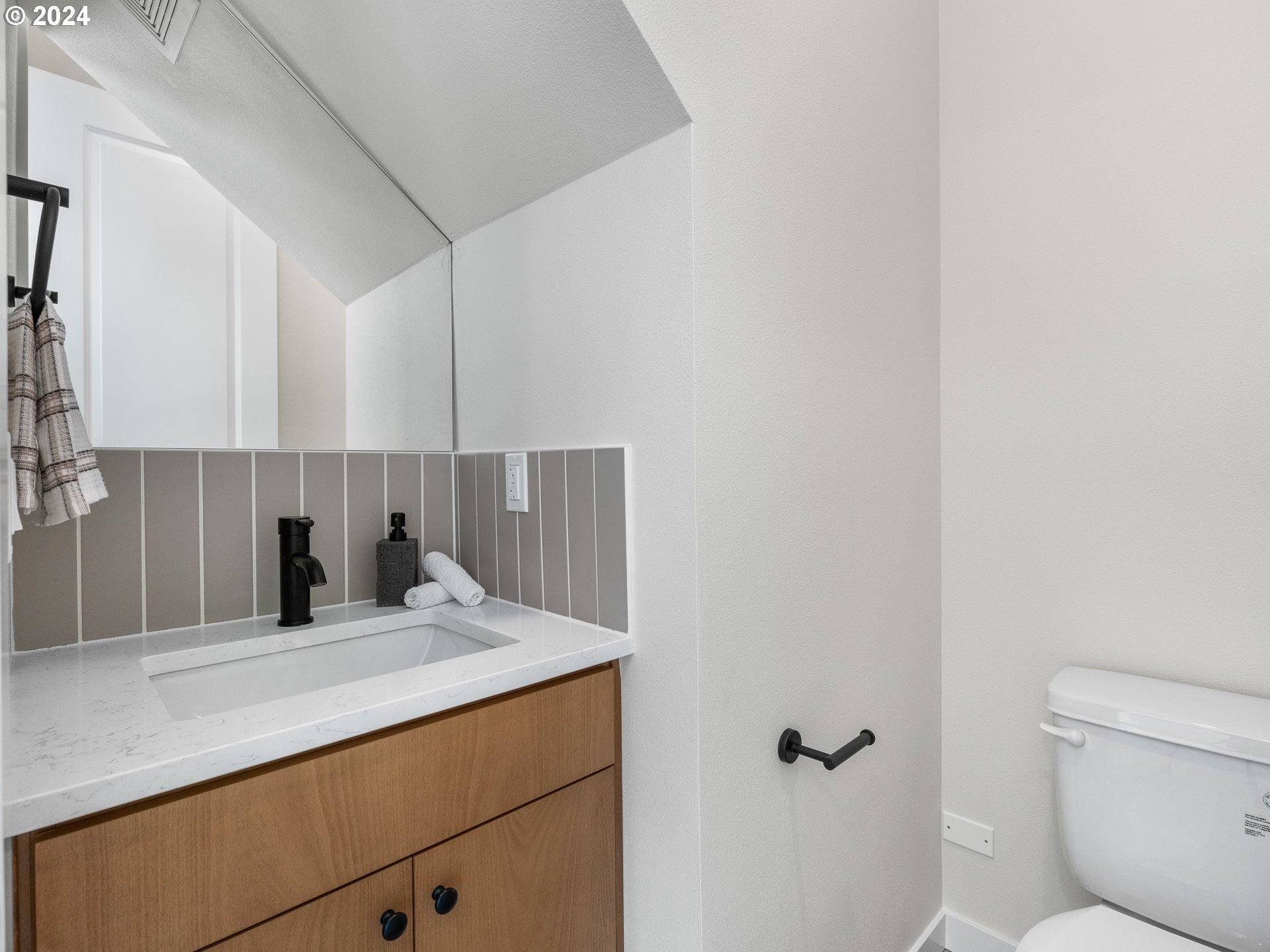 4835 NE Cesar E Chavez BLVD