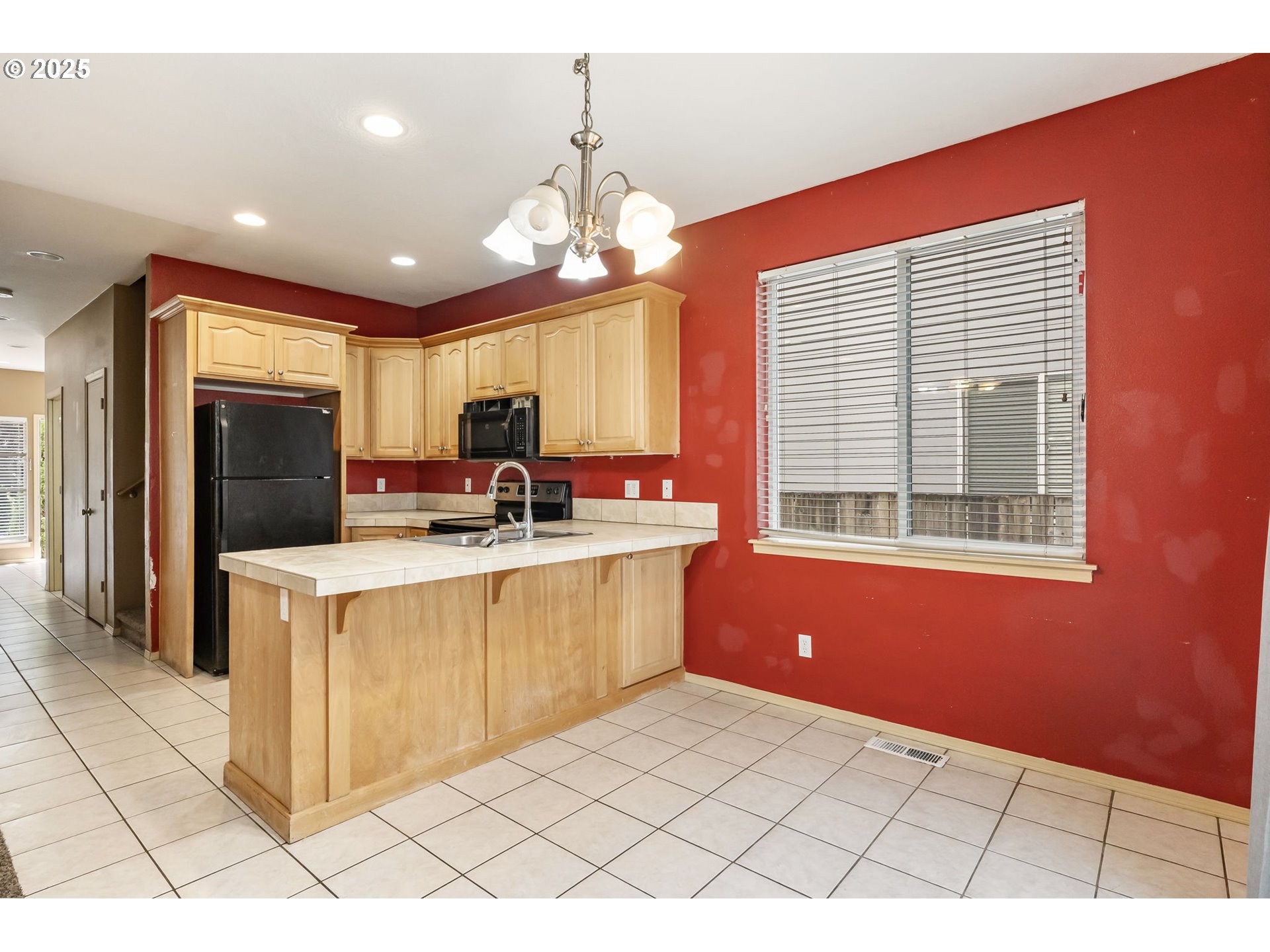 2833 NE STAPLETON RD