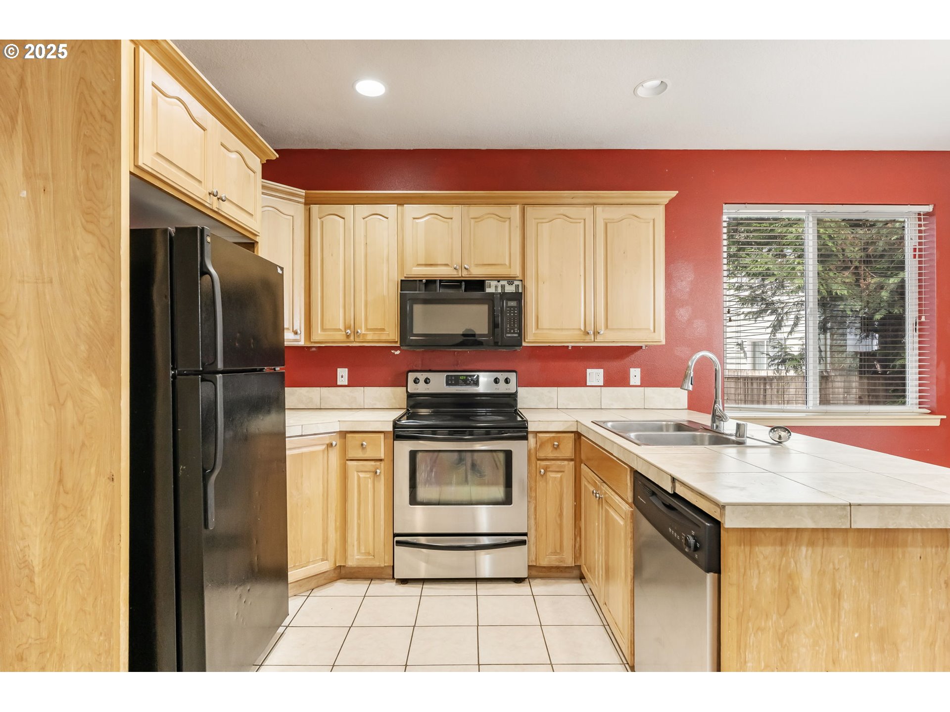 2833 NE STAPLETON RD