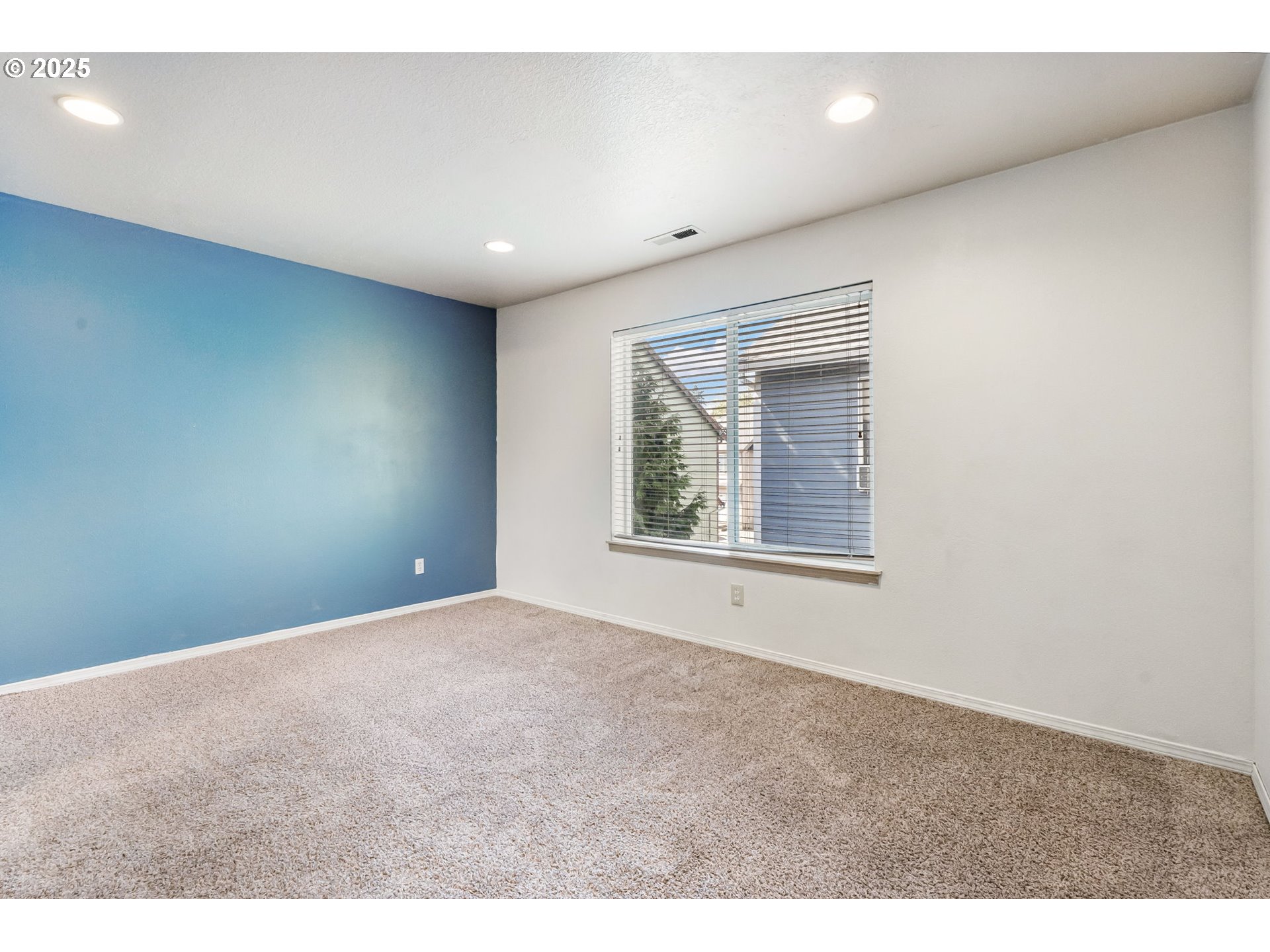 2833 NE STAPLETON RD