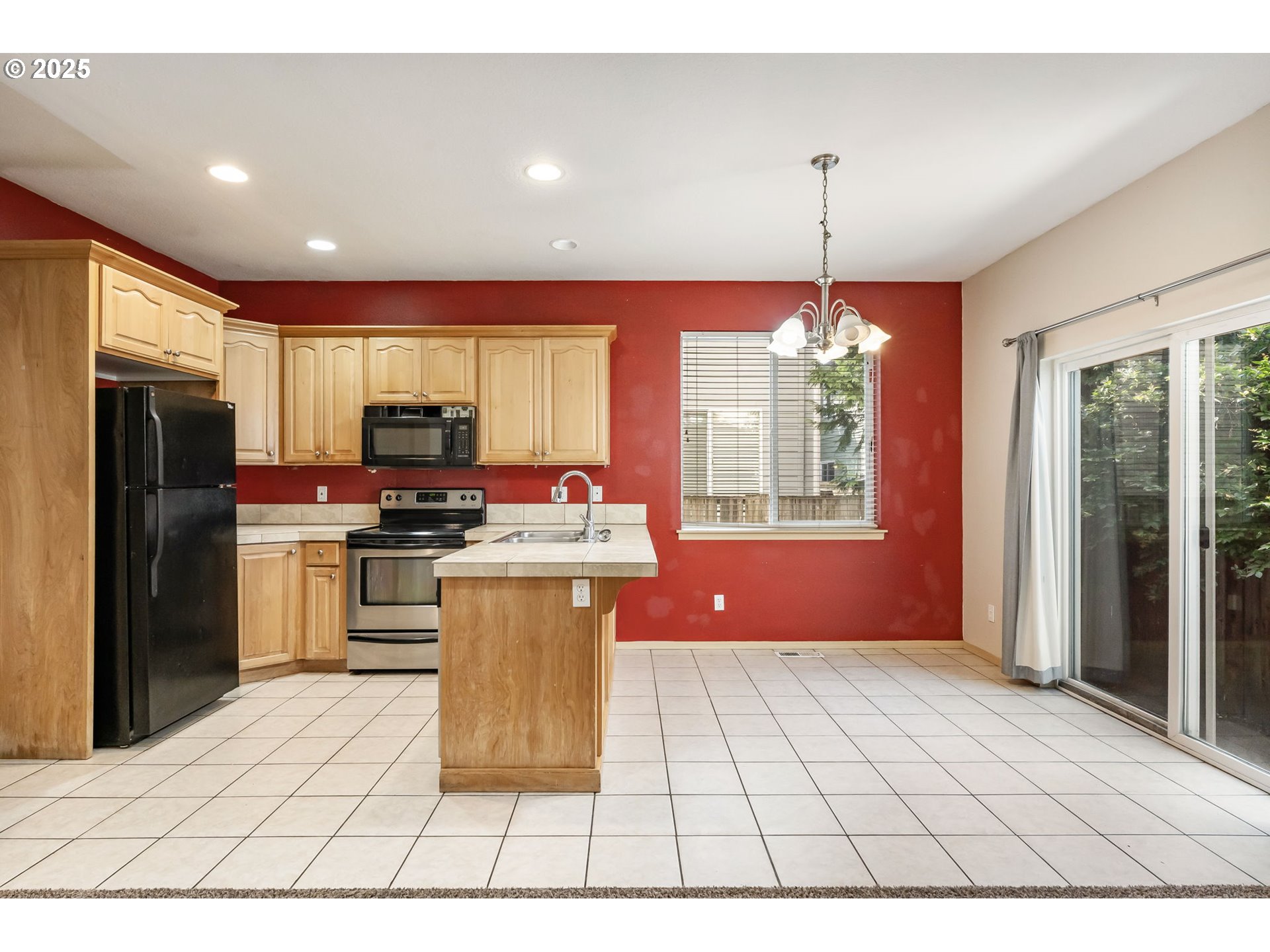 2833 NE STAPLETON RD