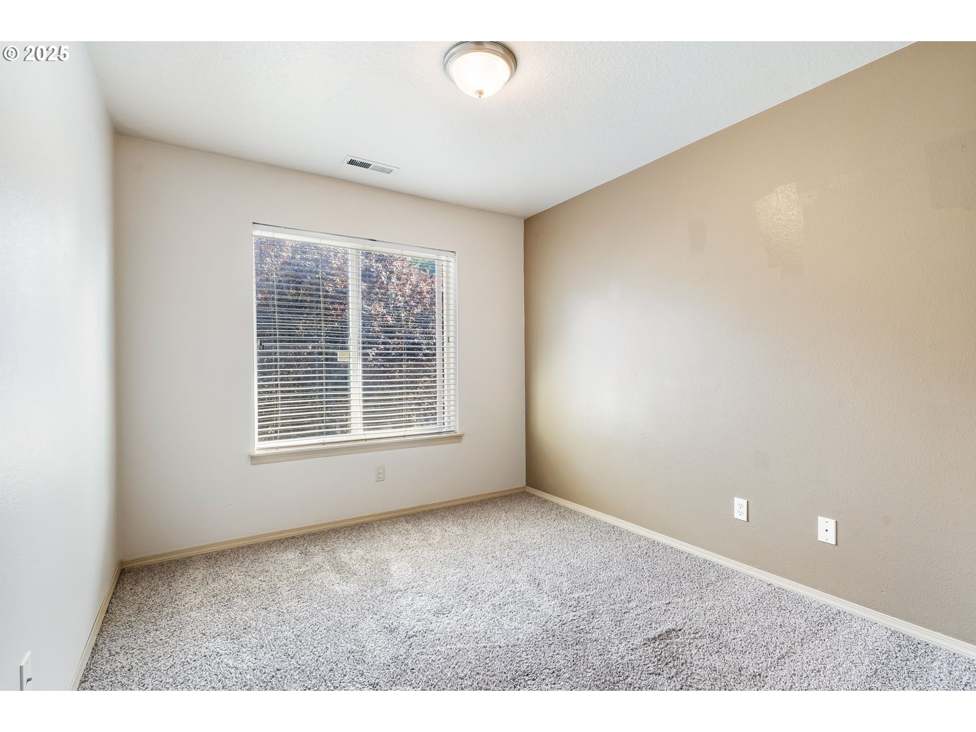 2833 NE STAPLETON RD