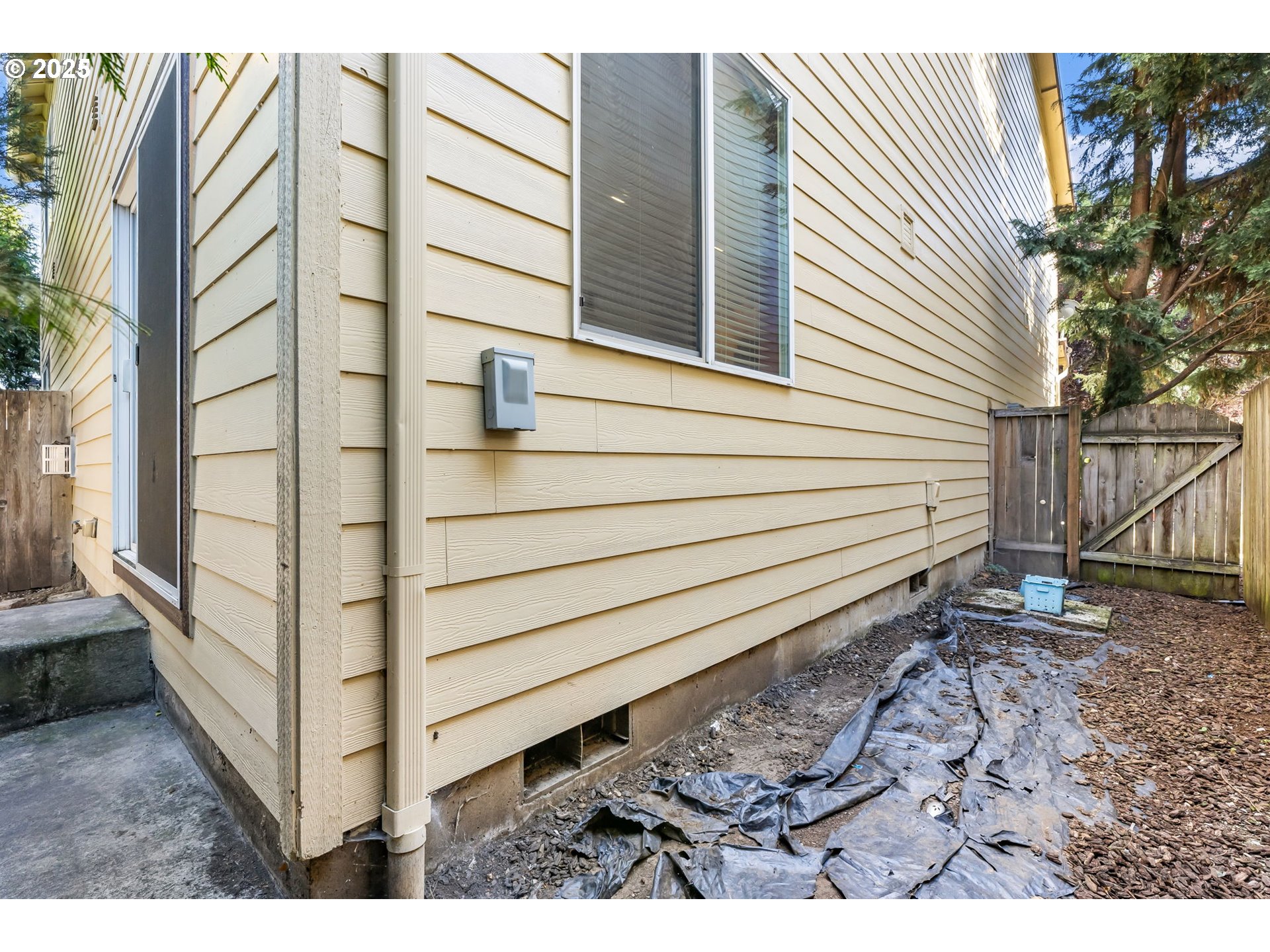 2833 NE STAPLETON RD