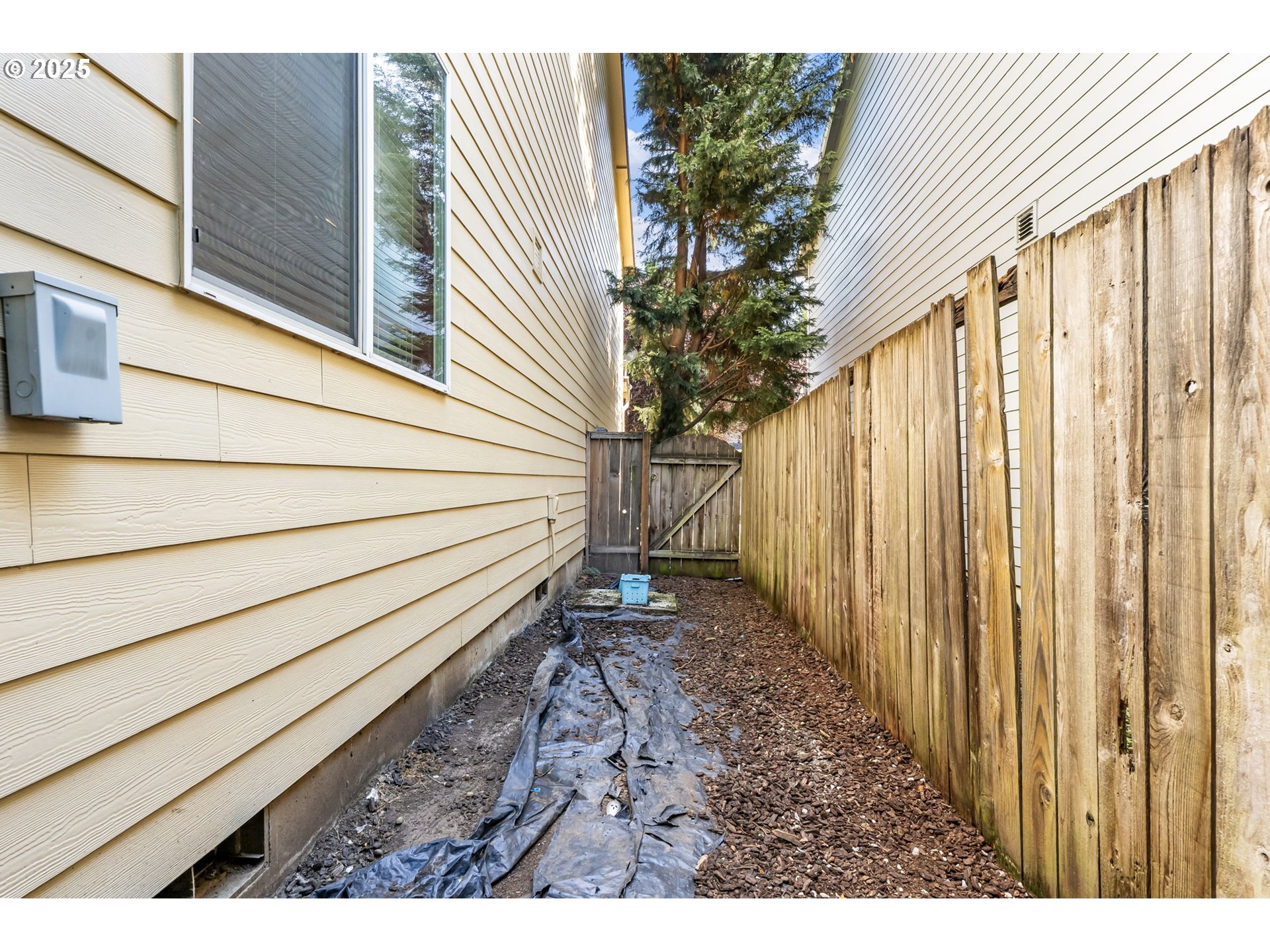 2833 NE STAPLETON RD