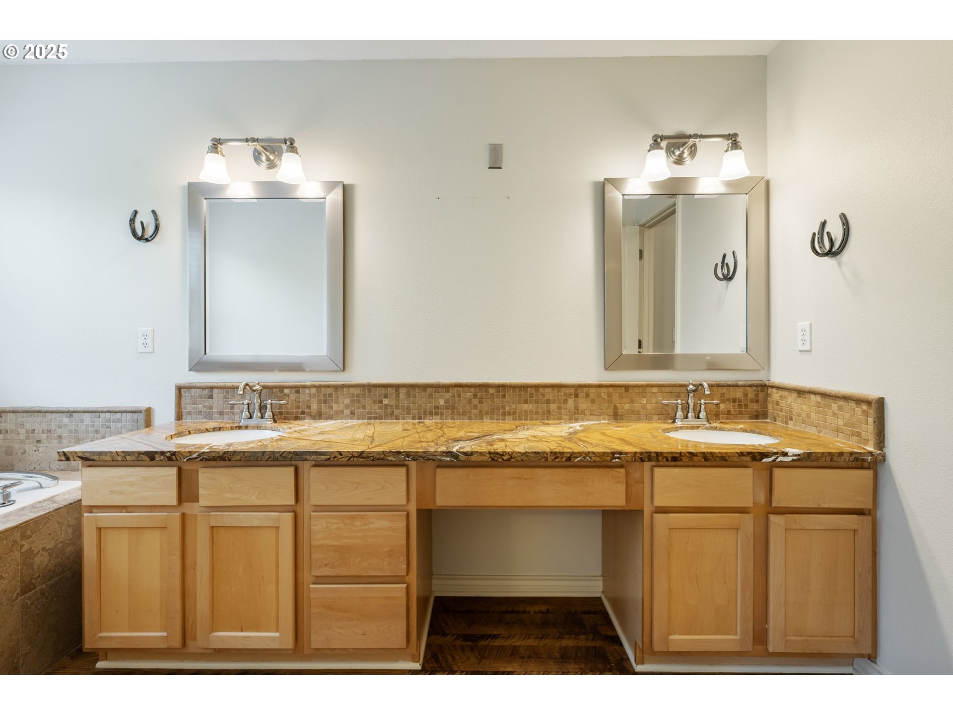 17703 SW HEATHERWOOD LN