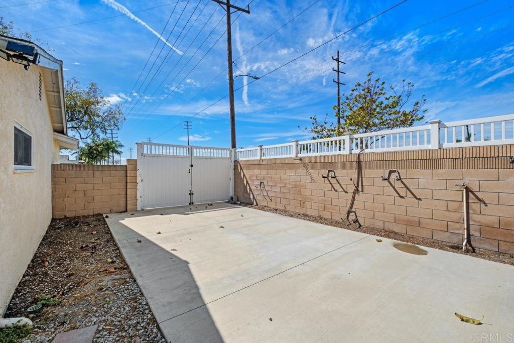 16002 Warren Lane