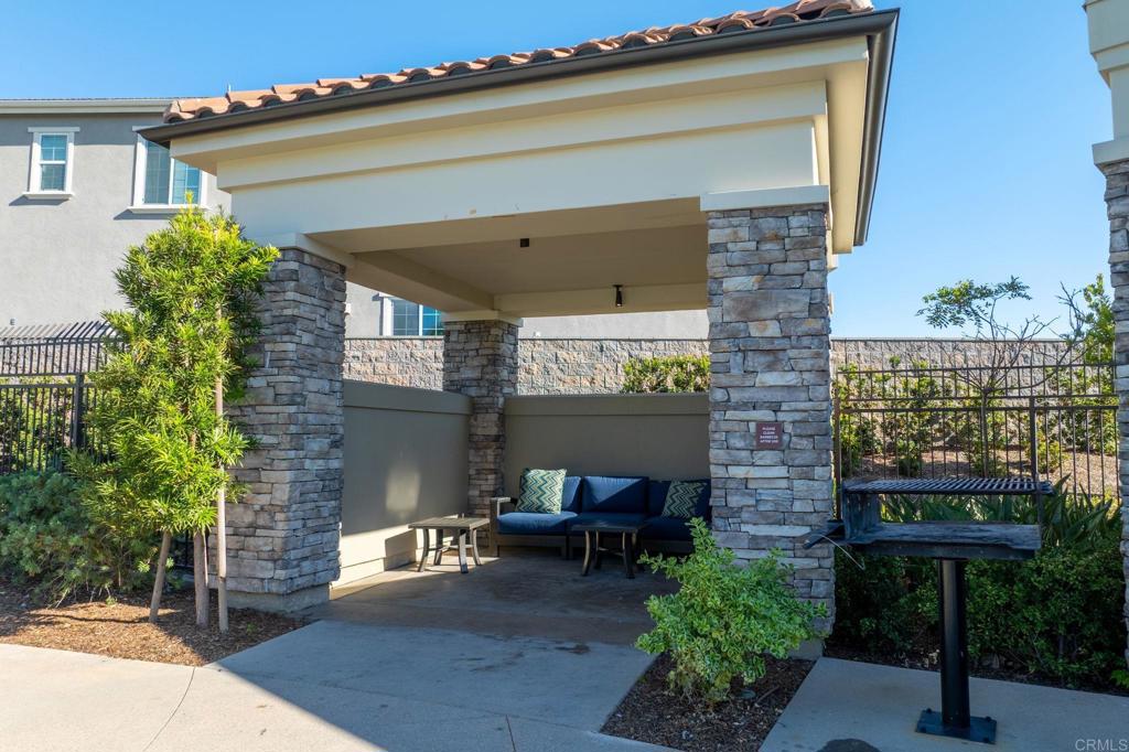 1832 Aliso Canyon Dr