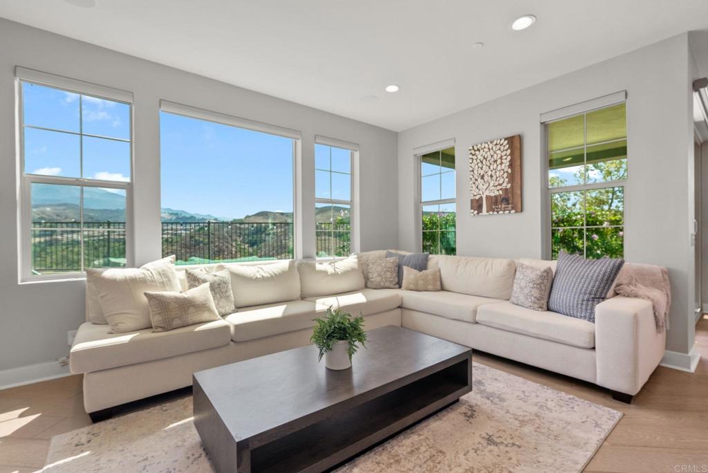 1832 Aliso Canyon Dr