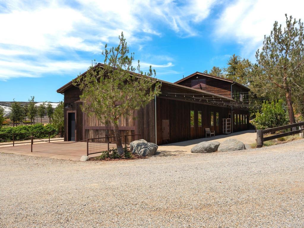 577 Sleeping Indian Rd