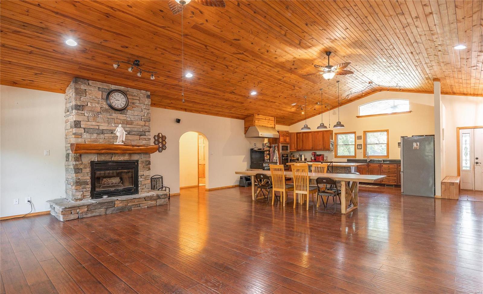 13997 Maries Road 449