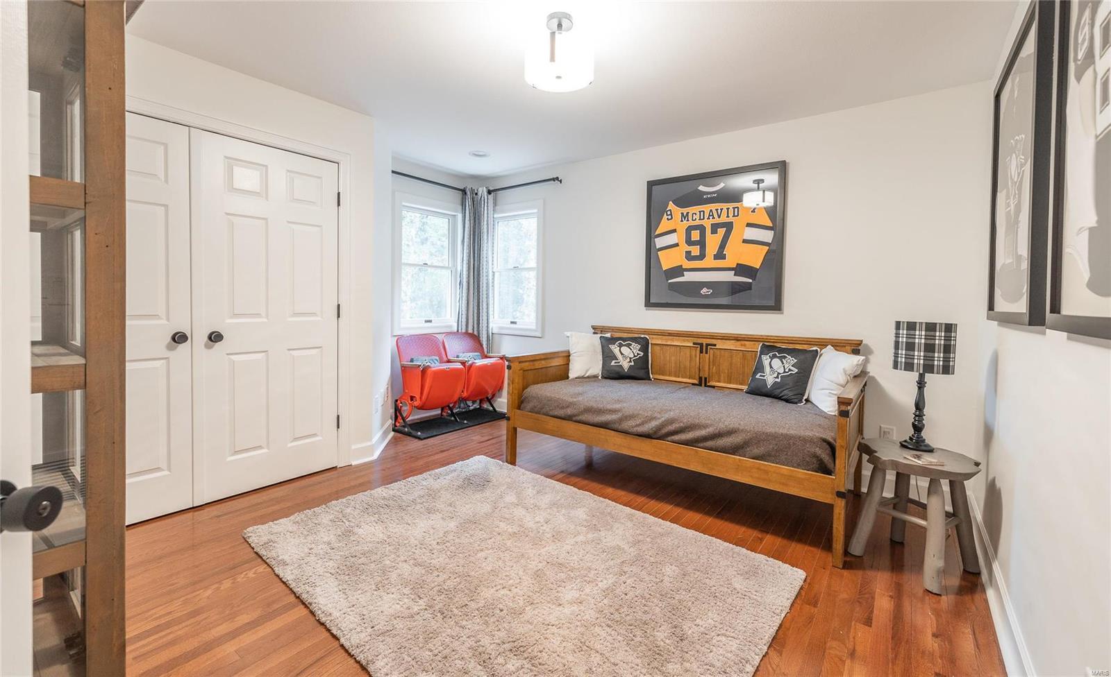 711 Oak Knoll