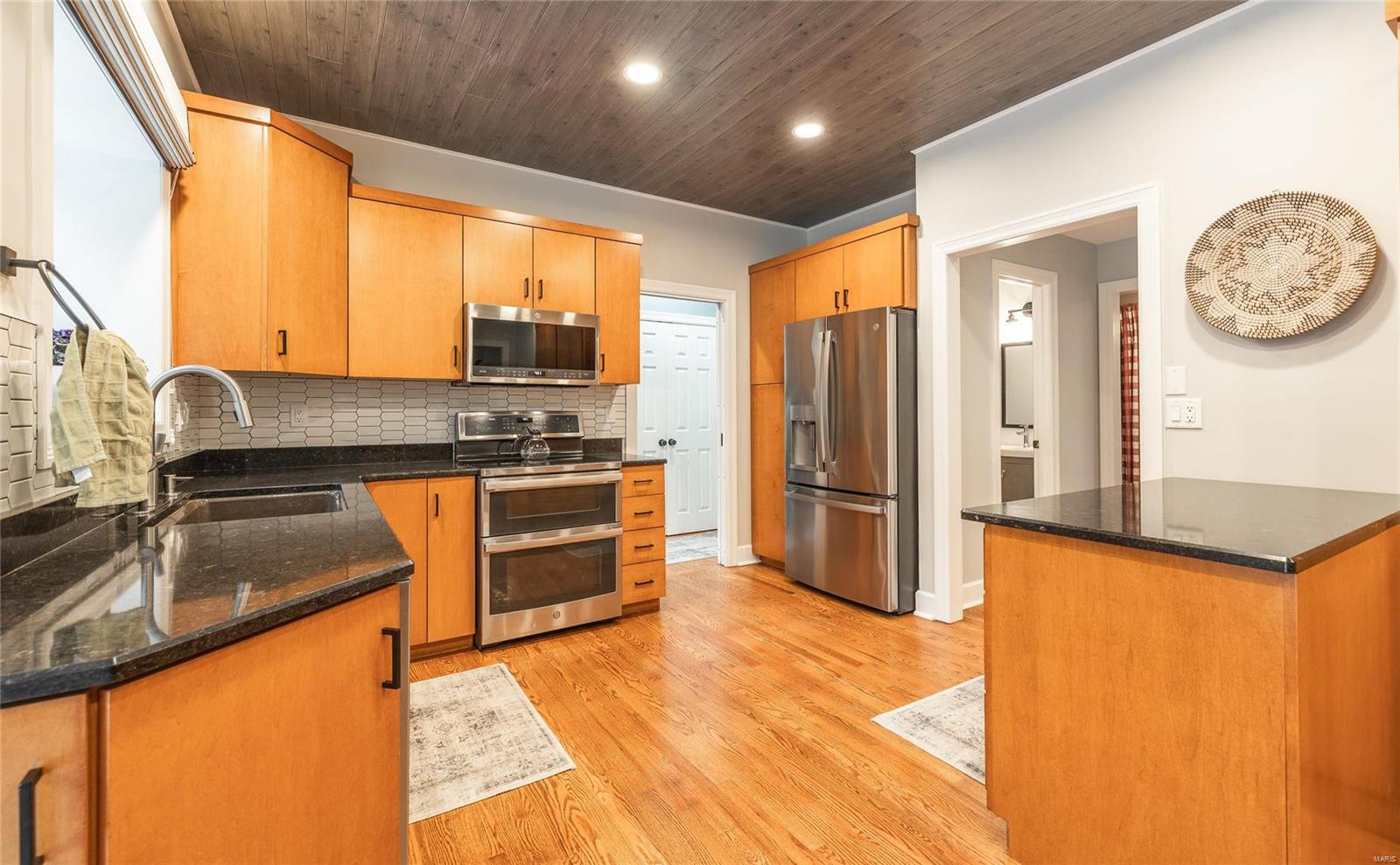 711 Oak Knoll