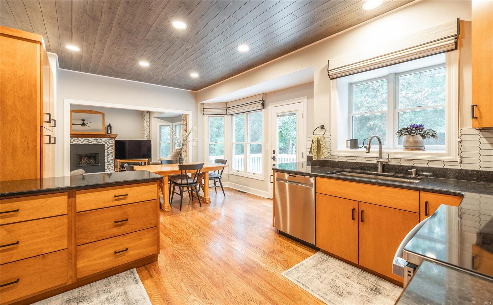 711 Oak Knoll