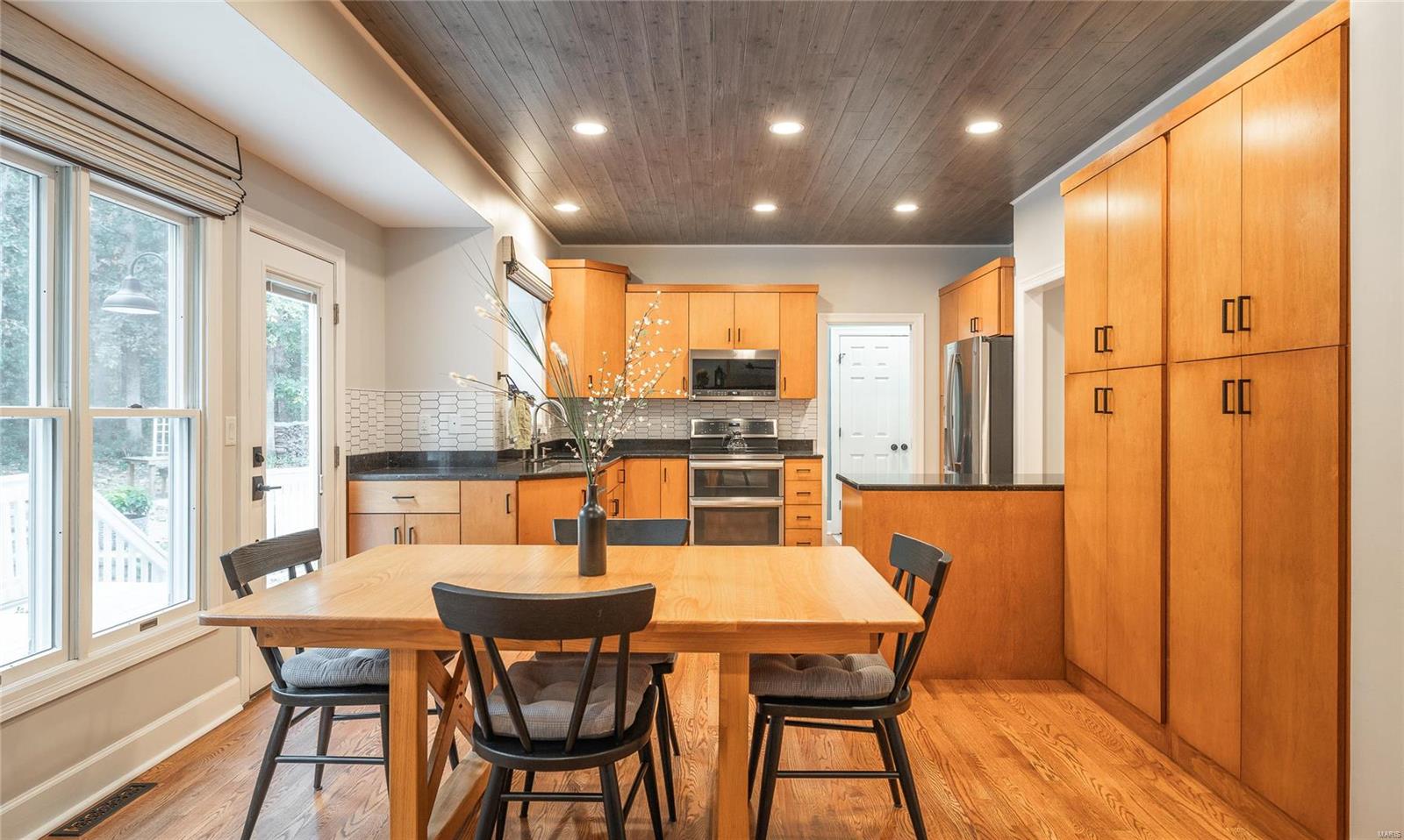 711 Oak Knoll