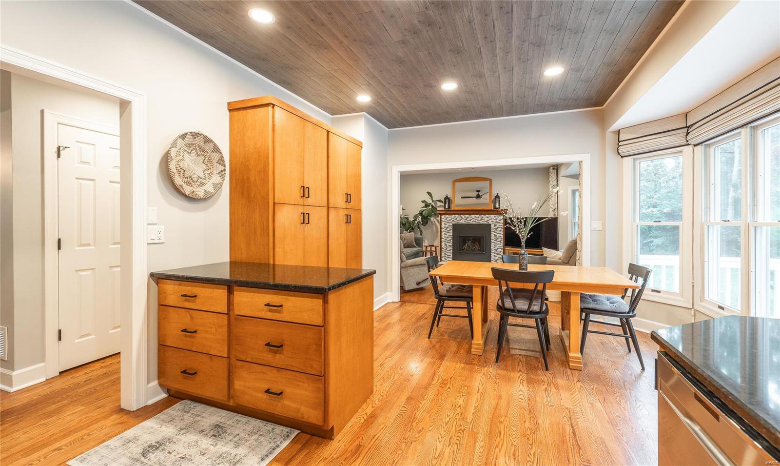 711 Oak Knoll
