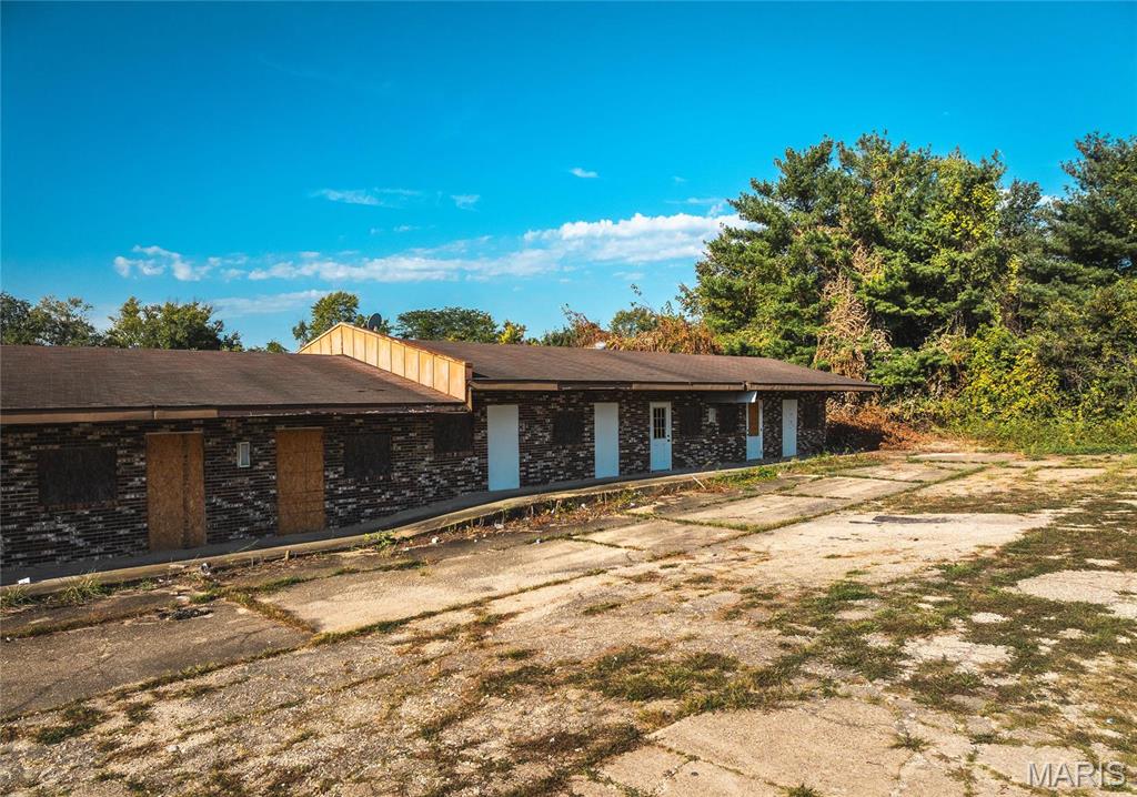 118 North Outer Road