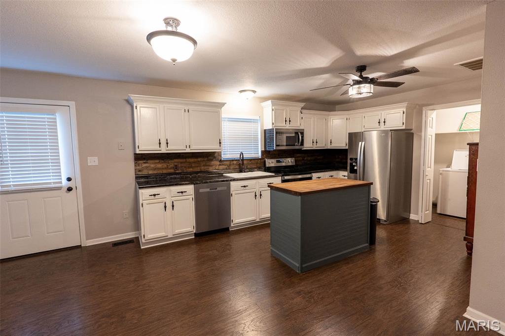 1134-1136 Amanda St