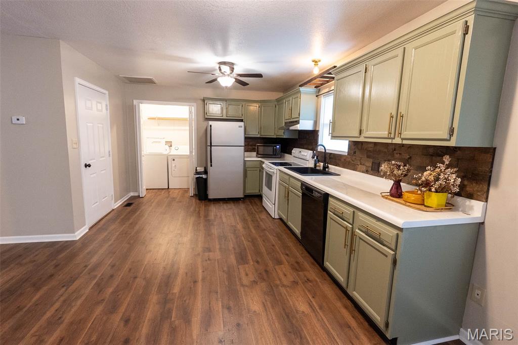 1134-1136 Amanda St
