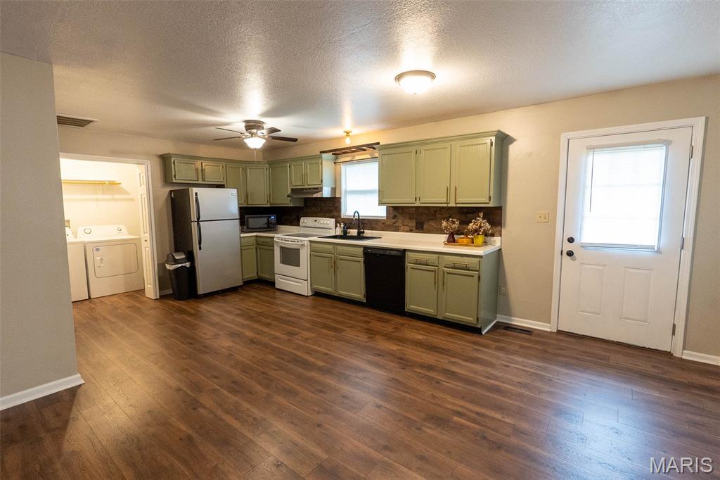 1134-1136 Amanda St