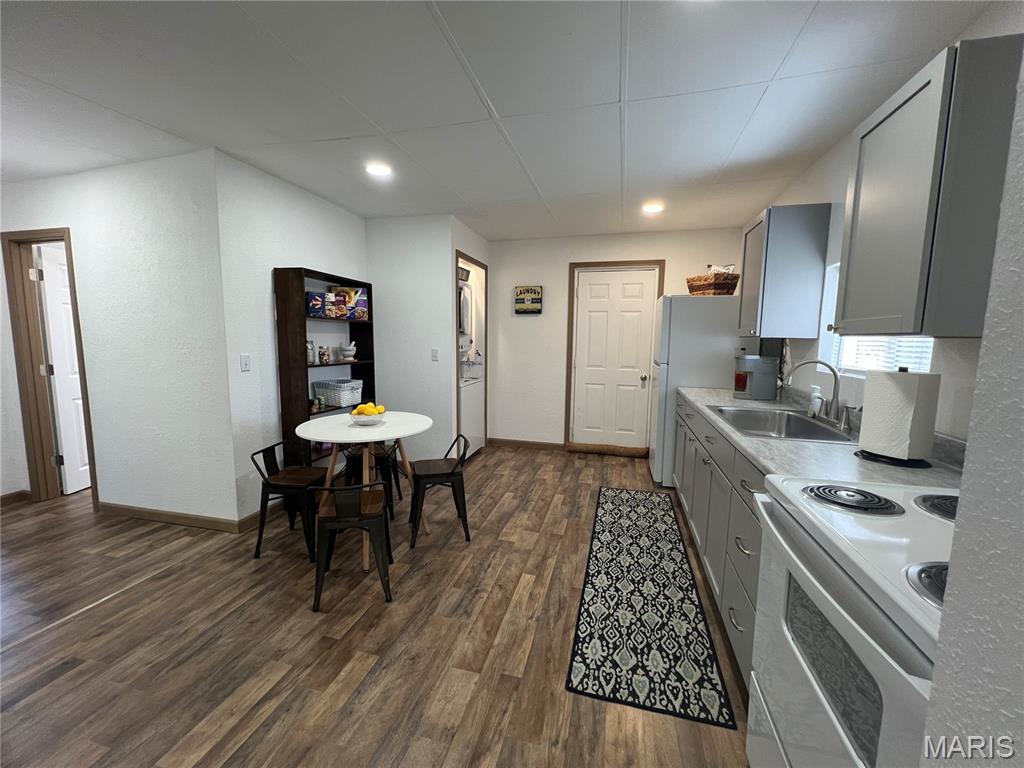 100 N Walnut Street