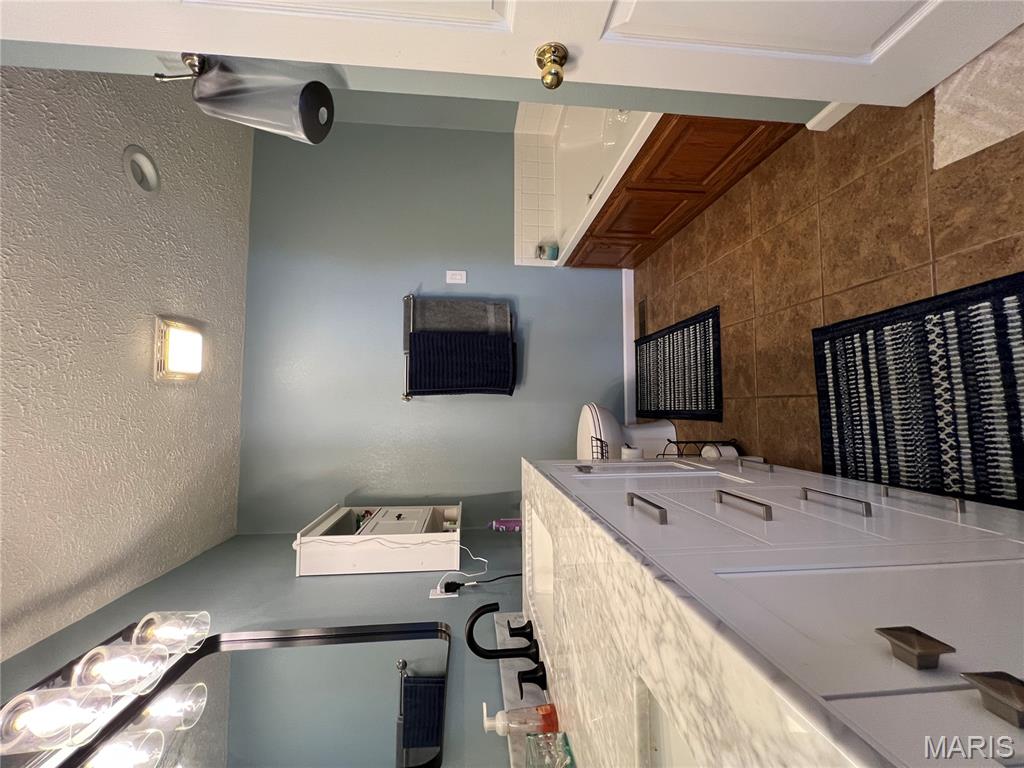 1221 Casey Lane