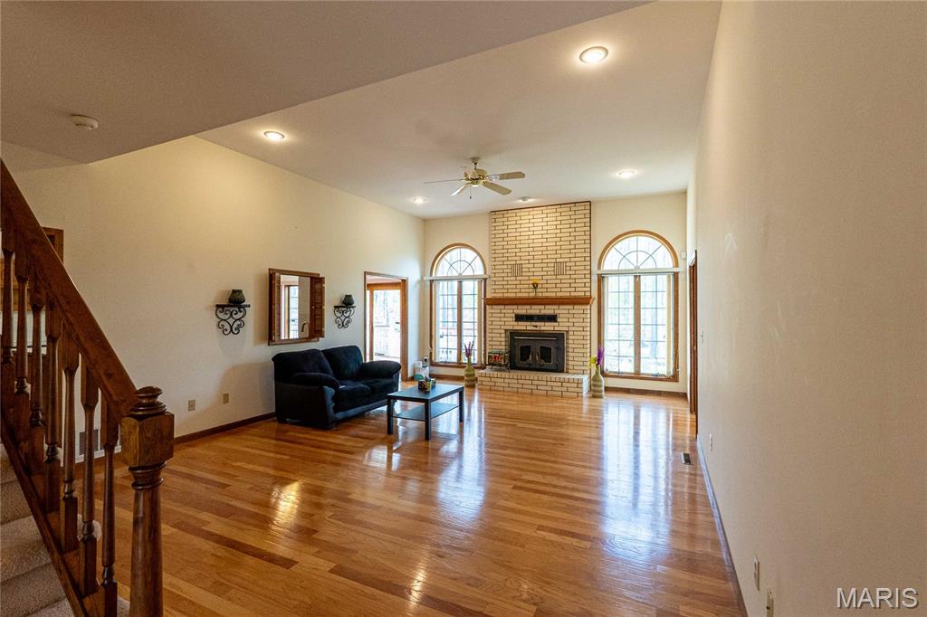 900 Country Lane