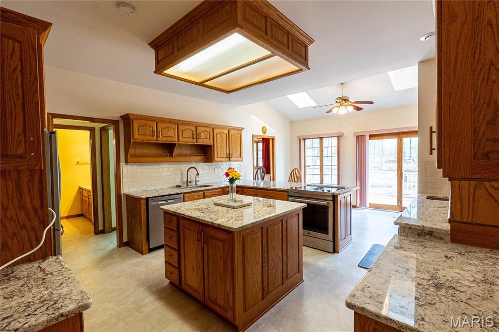 900 Country Lane