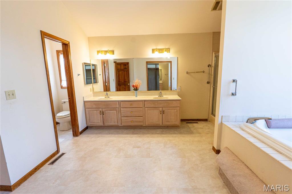 900 Country Lane