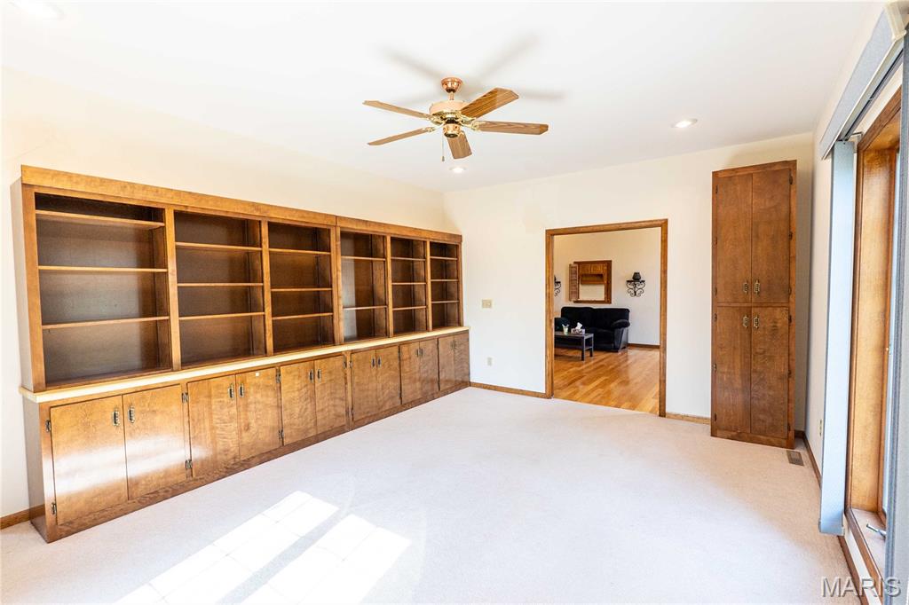 900 Country Lane