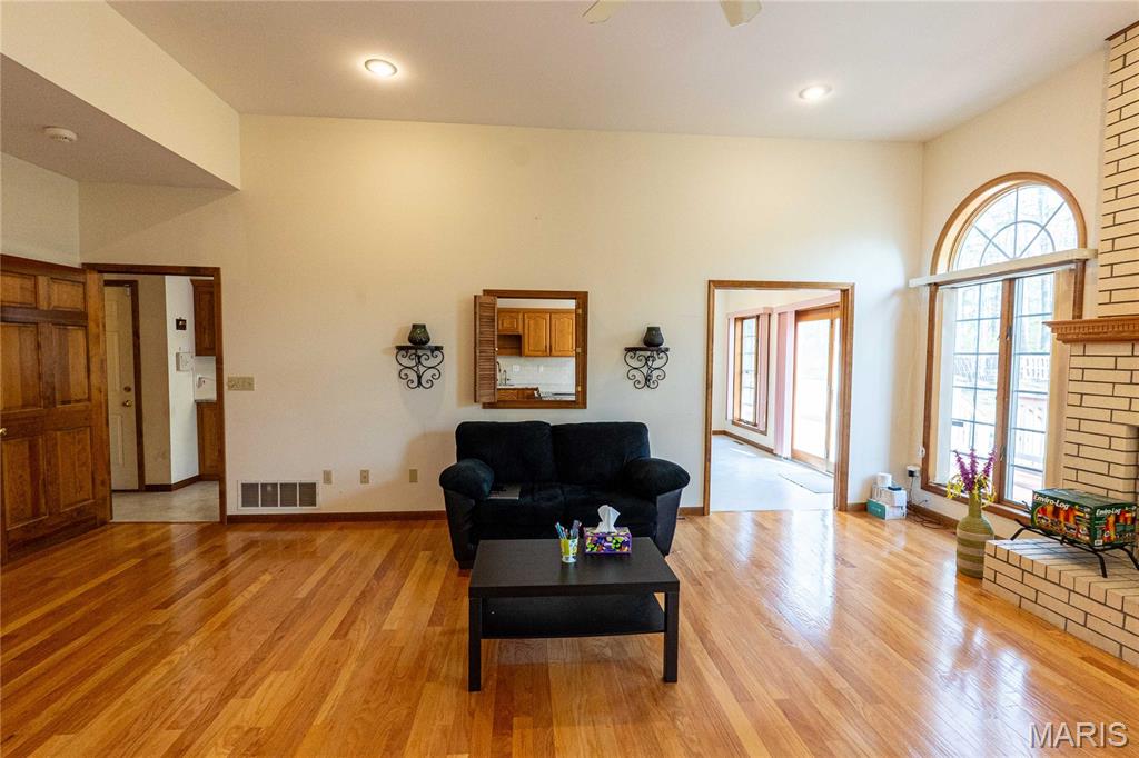 900 Country Lane
