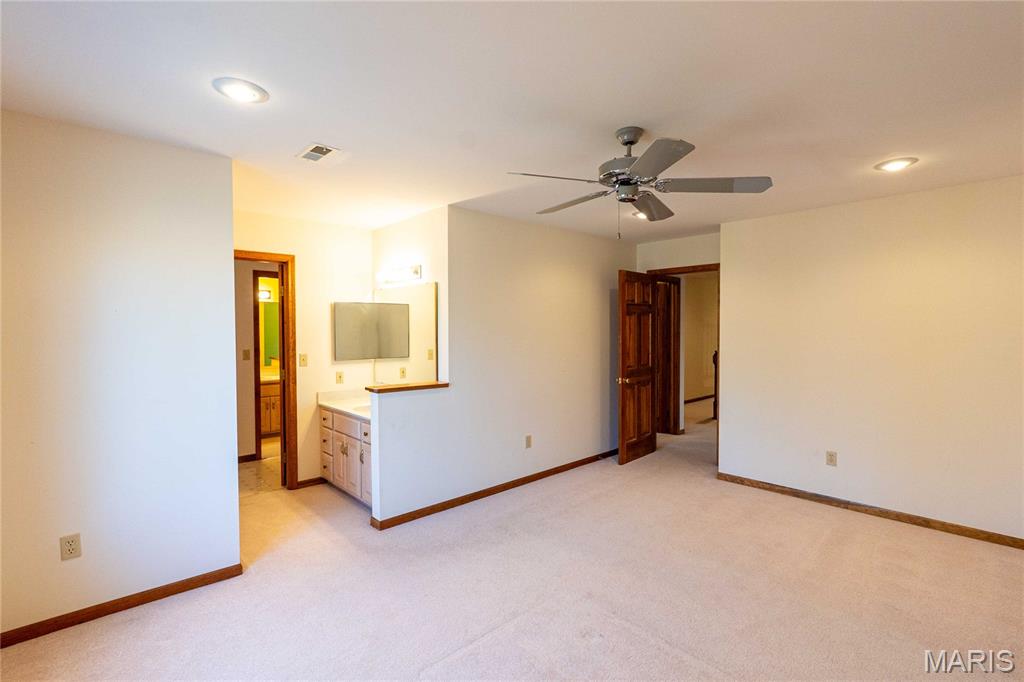 900 Country Lane